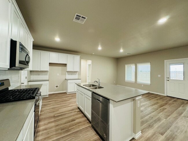 Building Photo - Deer Creek Schools + 4 Bedrooms + Newer Home in The Falling Springs Addition