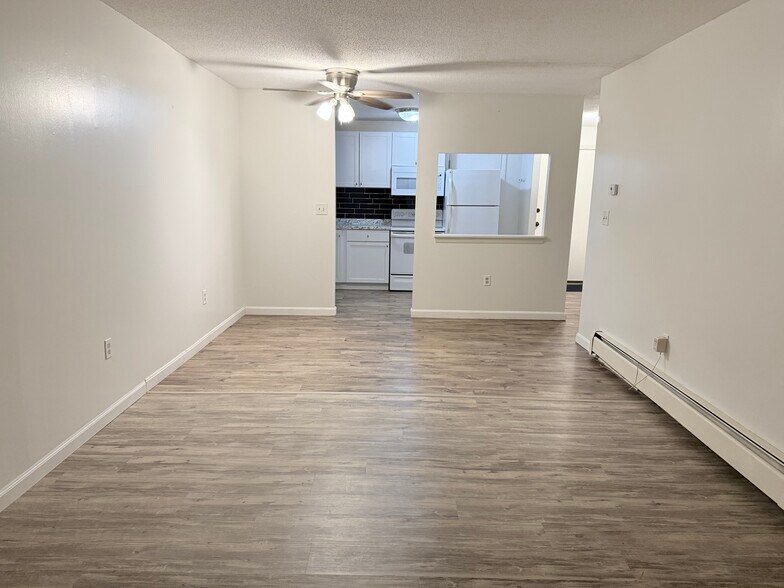 Building Photo - 2 Strawberry Bank Rd