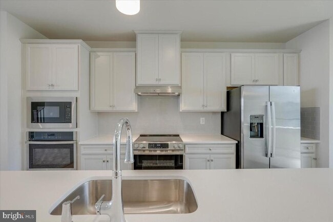 Building Photo - 9287 Tanfield Dr