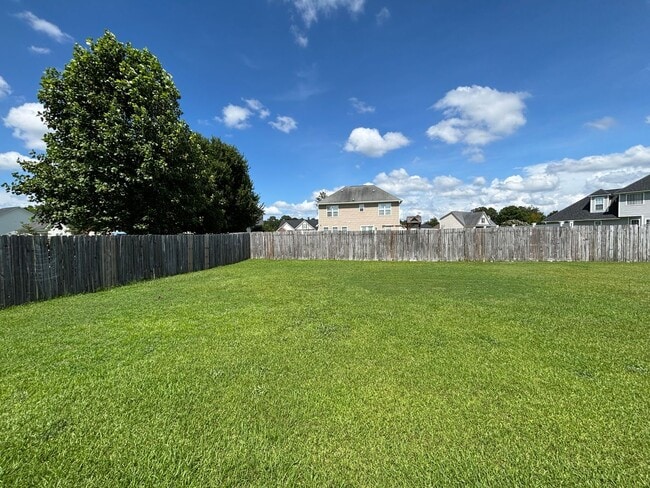Building Photo - For Rent - 4 bedrooms - close to 295