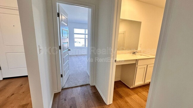 Building Photo - 16201 Harvester Dr