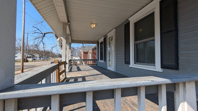 Building Photo - Welcome to this newly renovated gem located in the heart of North Canton