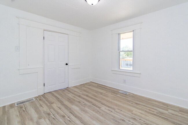 Building Photo - 203 E Vassar St