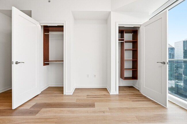 Building Photo - 10 Terminus Luxury 2 Bedroom Condo in Heart of Buckhead