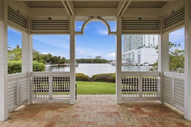 Building Photo - 16500 Collins Ave