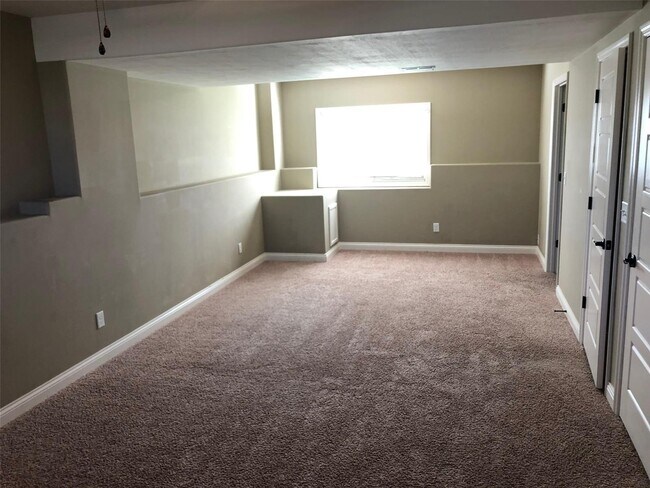 Building Photo - 114 Prairie Bluffs Dr