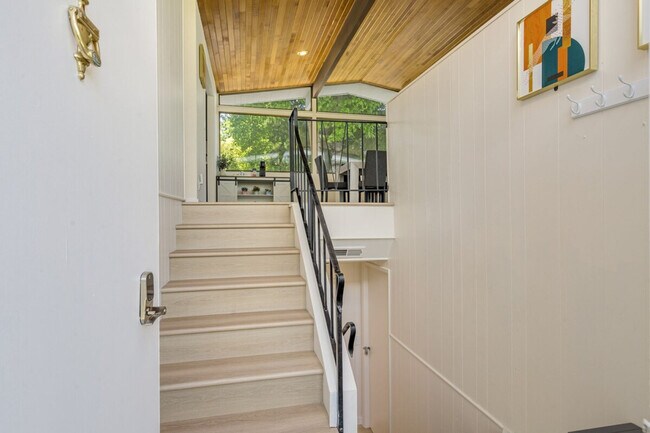 Building Photo - 12527 SE 52nd St