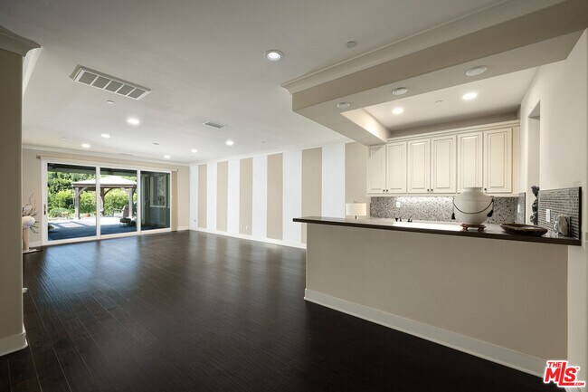 Building Photo - 9 Casaba Rd