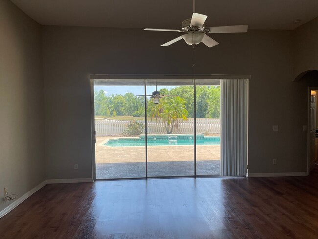 Building Photo - RIVERVIEW POOL HOME FOR RENT