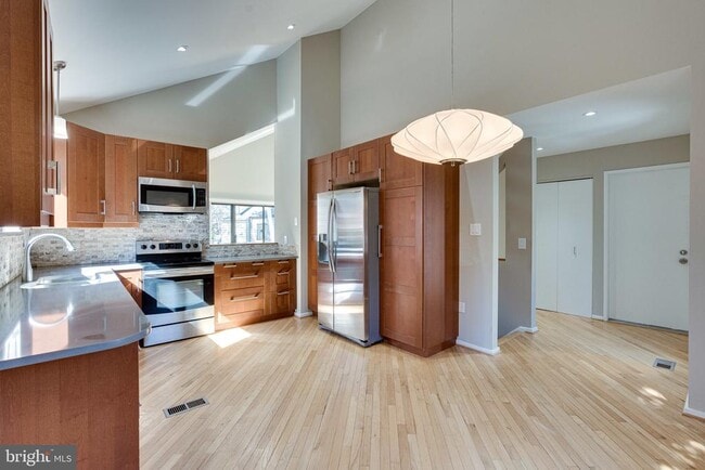 Building Photo - 1656 Cedar Hollow Way