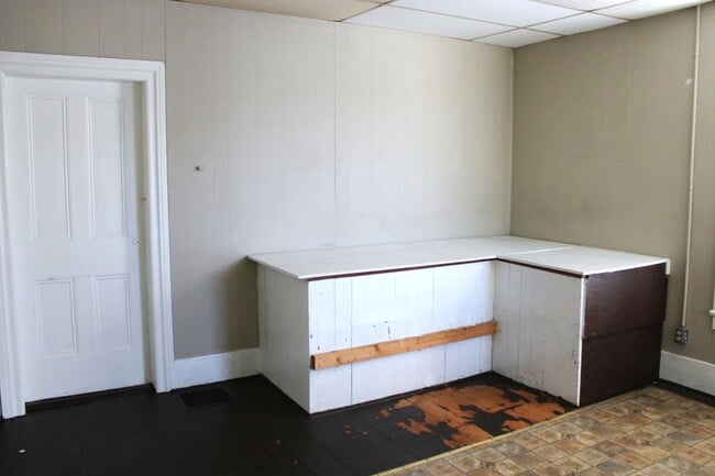 Building Photo - 975 Church St