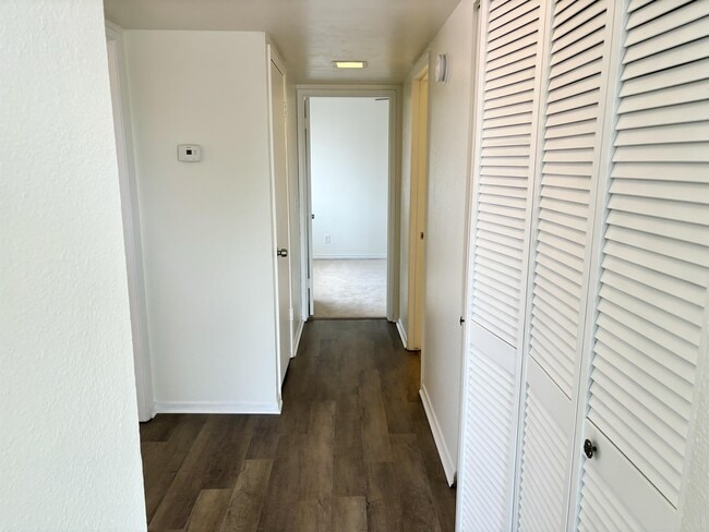 Building Photo - 9885 Caspi Gardens Dr