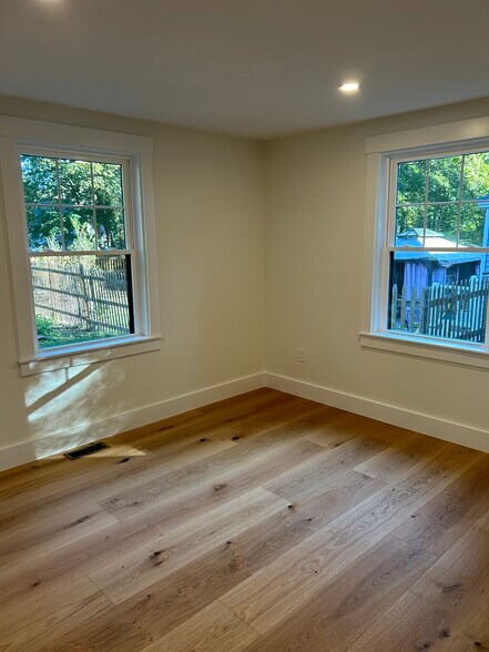 Building Photo - 189 Colonial Dr