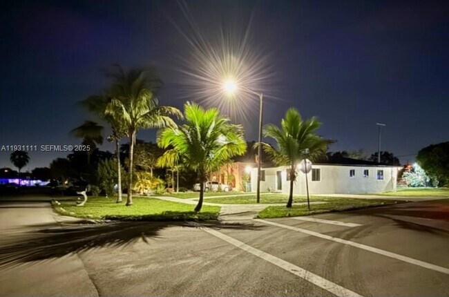 Building Photo - 800 Jann Ave