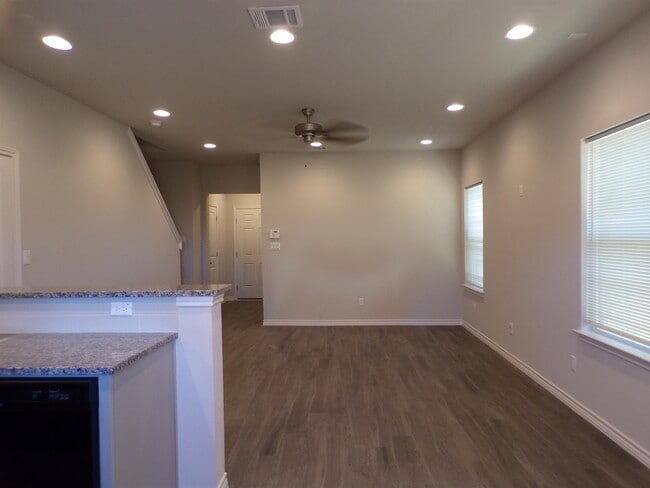 Building Photo - 111 Peruna Dr