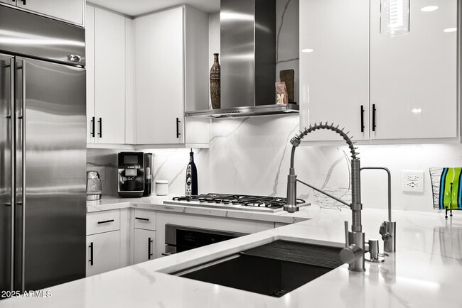 Building Photo - 7167 E Rancho Vista Dr