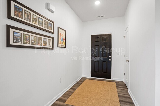 Building Photo - 303 Kenison Way