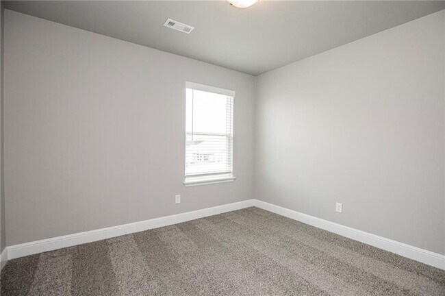 Building Photo - 2010 Periwinkle Pl