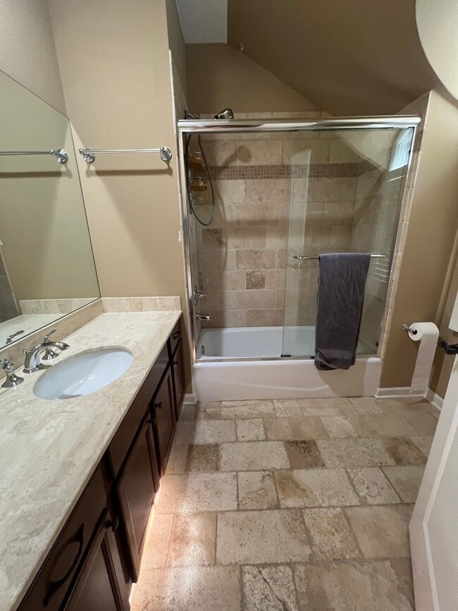 Building Photo - 1231 Caroline Ct