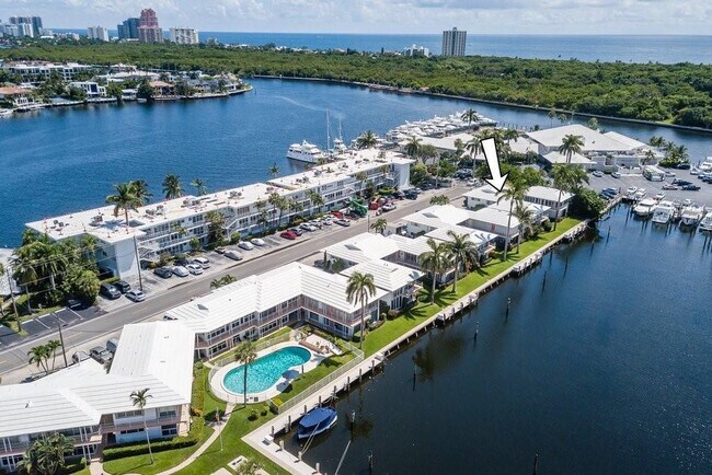 Building Photo - 2760 Yacht Club Blvd