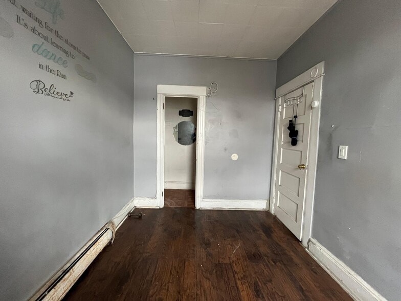 Building Photo - 65 Wade St