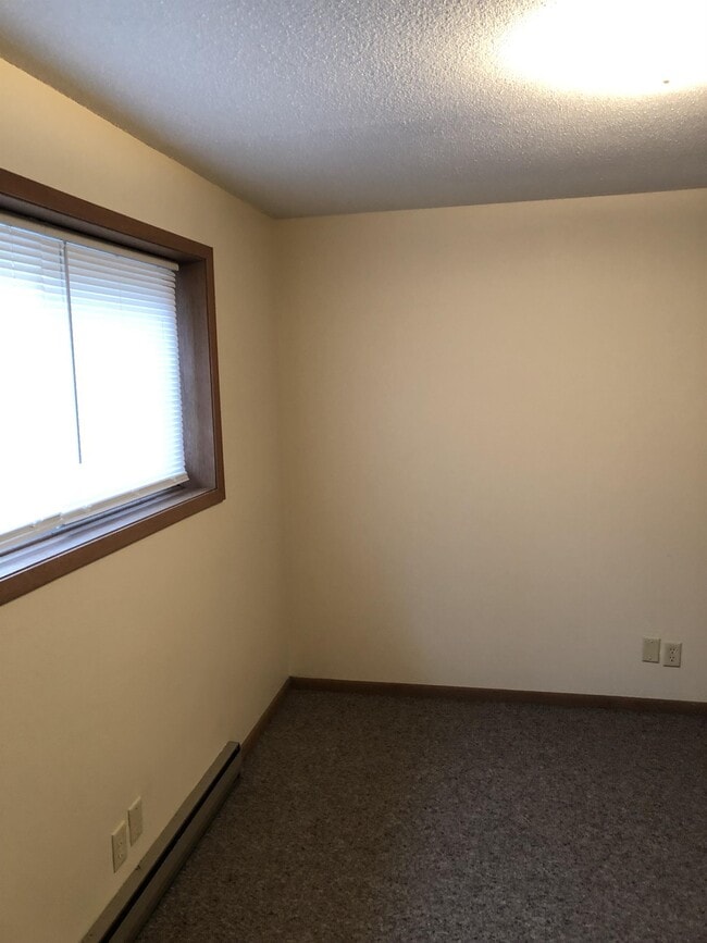 Building Photo - 2012 Cedar St