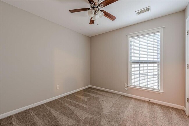 Building Photo - 300 Balaban Cir