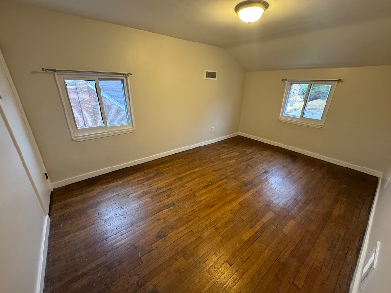 Building Photo - 416 Oak St