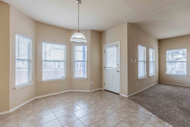 Building Photo - 906 Ashbury Bluff