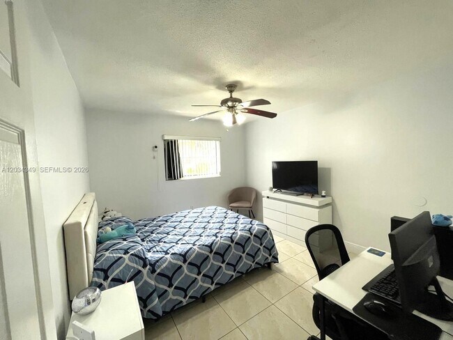 Building Photo - 4275 NW S Tamiami Canal Dr