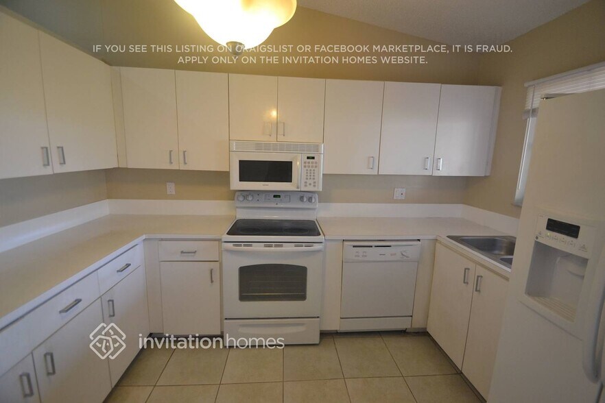 Building Photo - 10215 NW 126th St