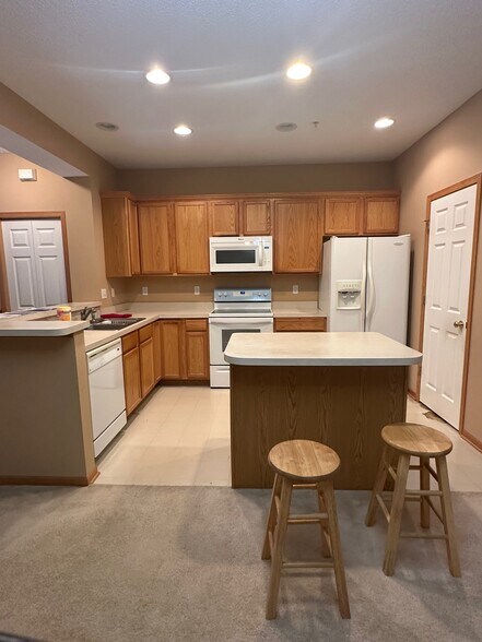 Building Photo - 14644 Sumter Ave