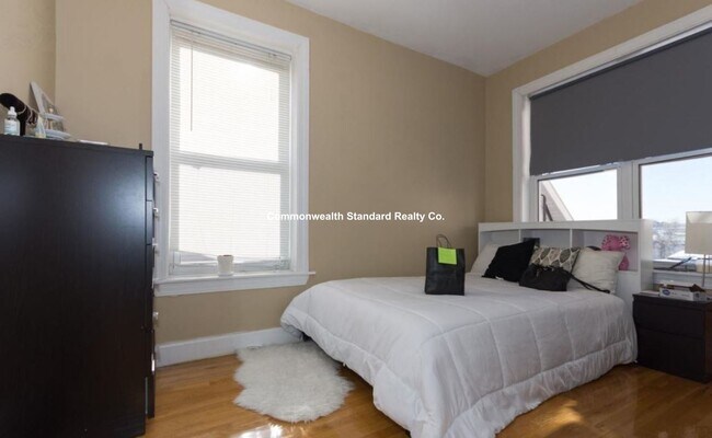 Building Photo - 17 Highgate St