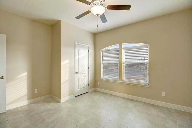 Building Photo - 7510 Sable Creek Dr