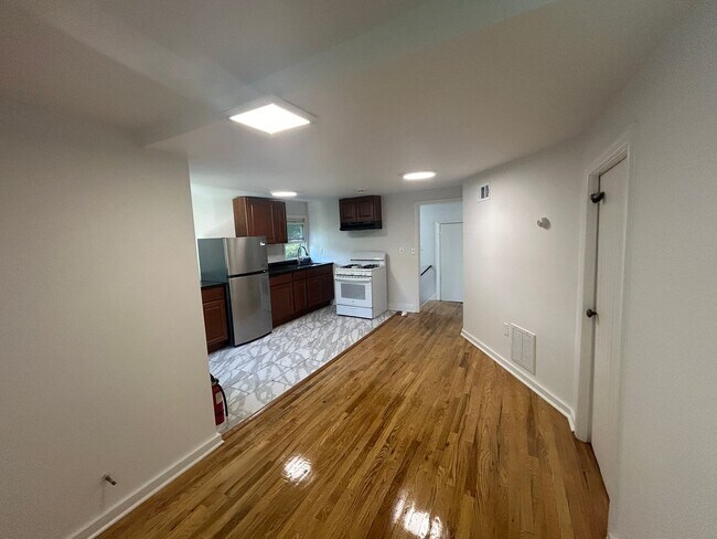 Building Photo - 347 Norwood Ave