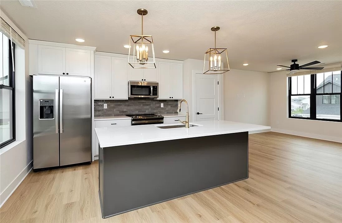 Building Photo - 2833 SW Prairie Trail Pky