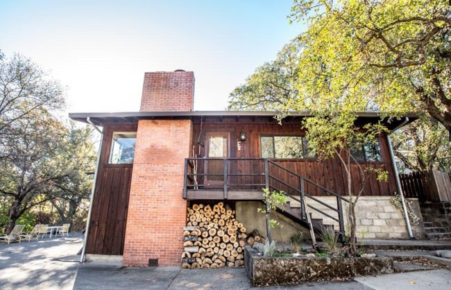 Primary Photo - 1640 Highland Ave