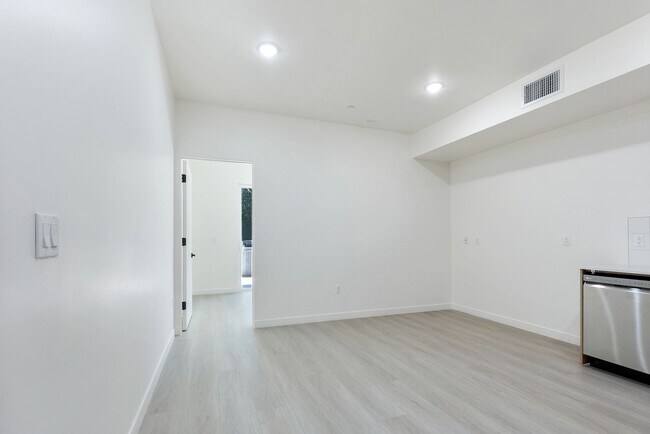 Building Photo - BRAND NEW CONSTRUCTION - Move-In Special 8...