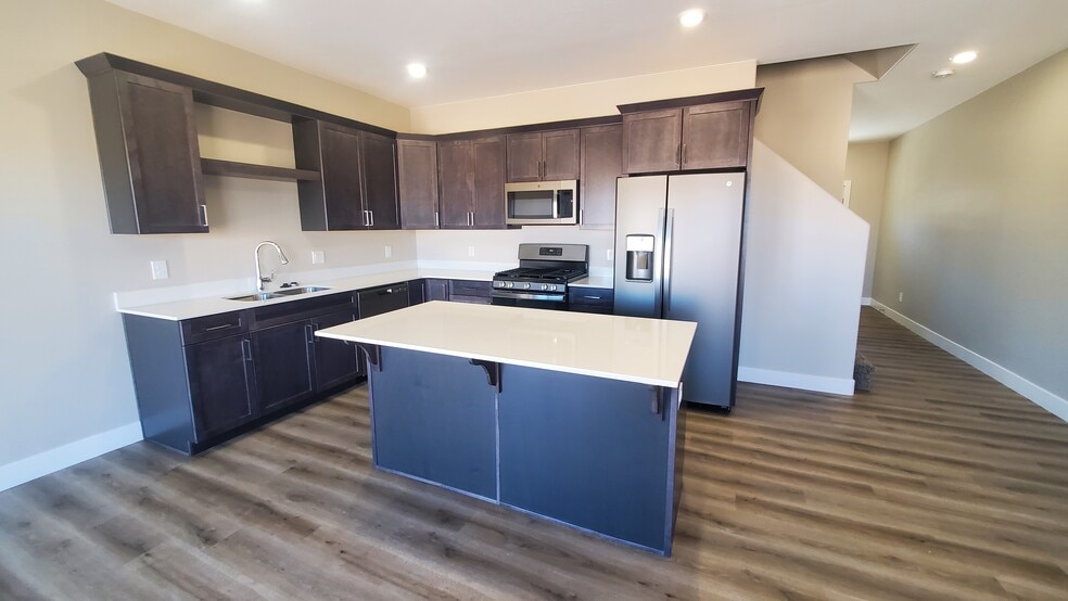 Island - 3154 W 1650 N