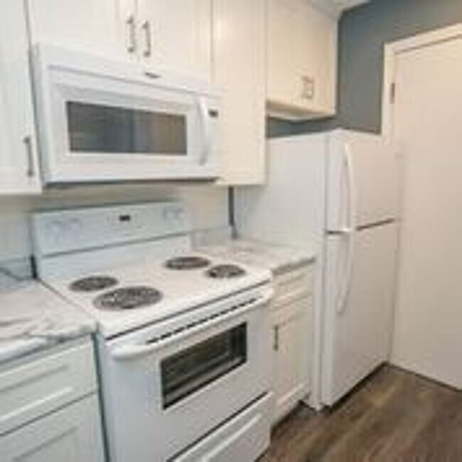 Building Photo - Park Pointe Now Leasing Immediate Move-In!