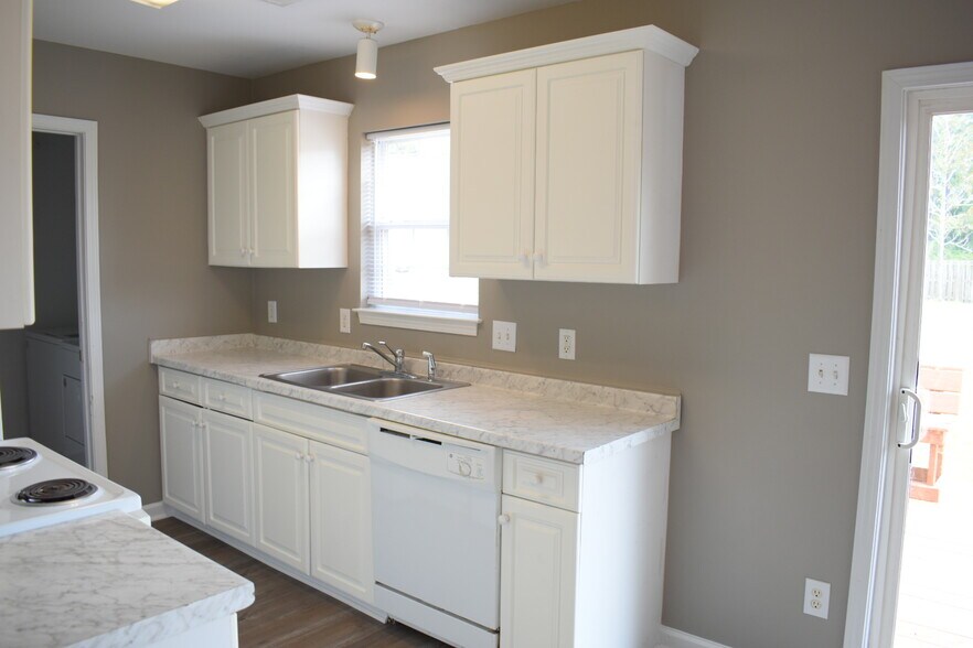 Building Photo - 708 Tabor Ln