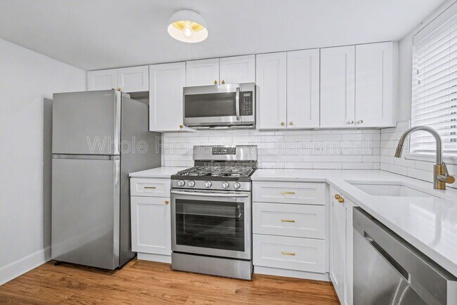 Building Photo - 3021 N Columbine St