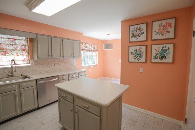 Building Photo - 2240 Jose Cir W