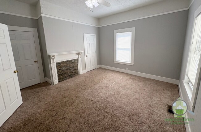 Building Photo - 520 Perry Ave