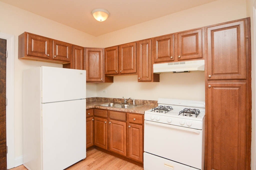 Building Photo - 2600 N Kimball Ave