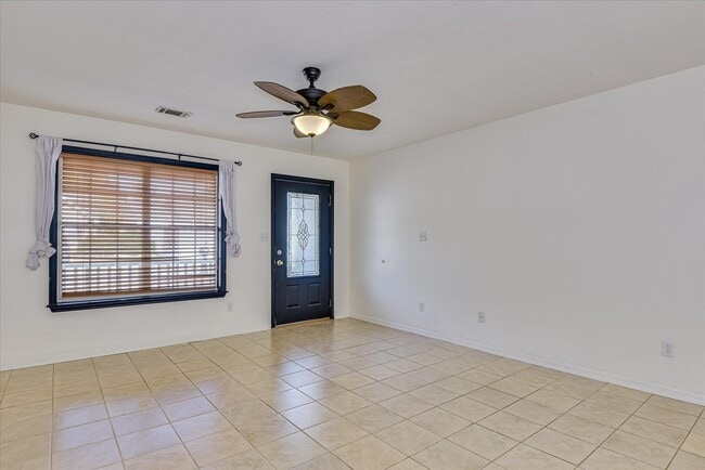 Building Photo - 110 Spring Oak Ln