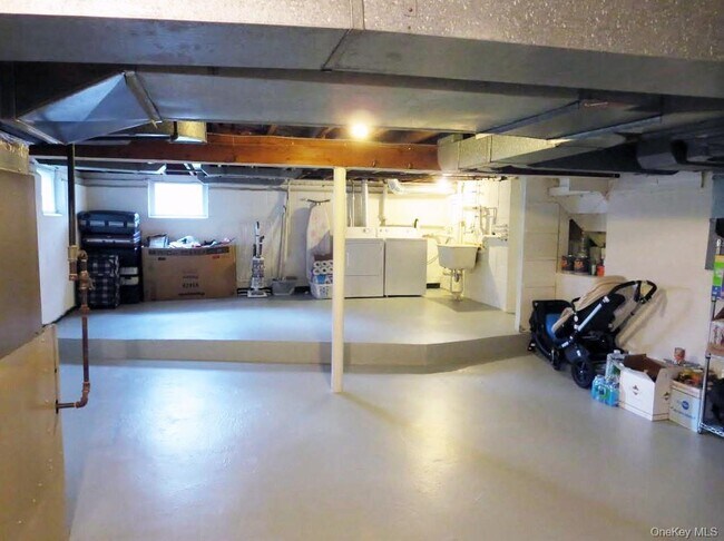 Building Photo - 11 Latonia Rd