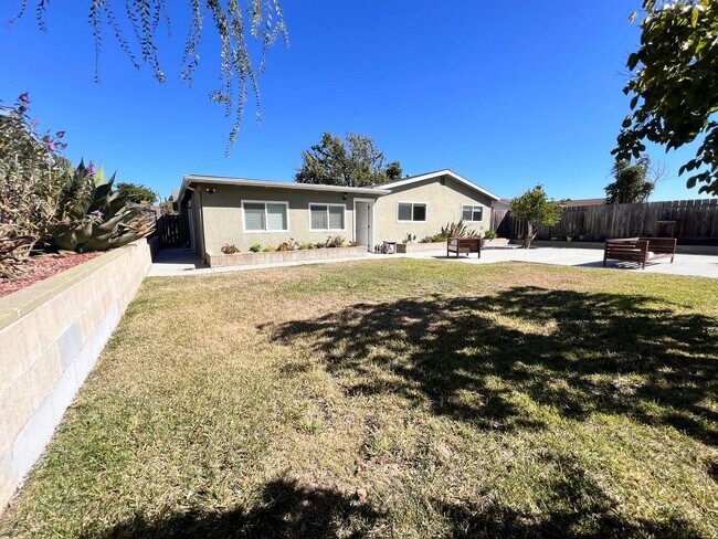 Building Photo - 6946 Cowles Mountain Blvd