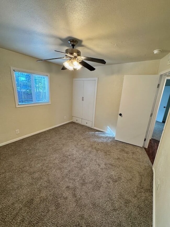 Building Photo - Recently Remodeled Home