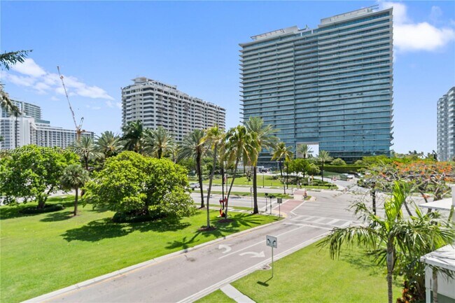 Building Photo - 10190 Collins Ave